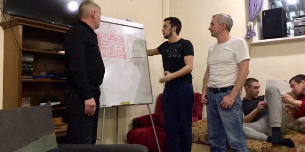 Тренинг для наркоманов и алкоголиков в центре реабилитации